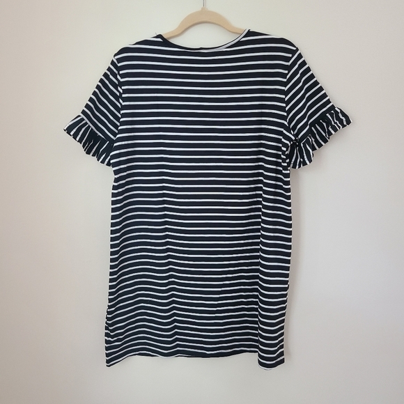 ⭐️40% Off⭐️ Black & White Striped Ruffle Sleeve T-shirt Dress - Picture 3 of 6